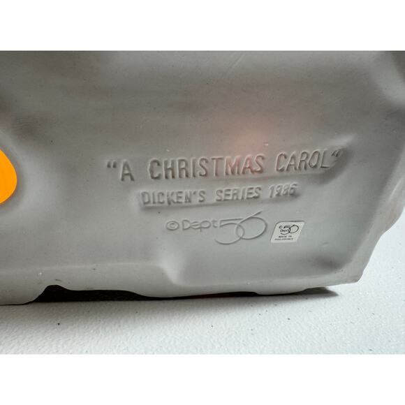 Department56 The Cottage of Bob Cratchit & Tiny Tim Heritage Village Collection - Picture 11 of 11